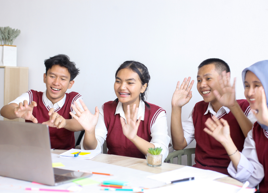 Aula de inglês para adolescentes de 14 a 18 anos online