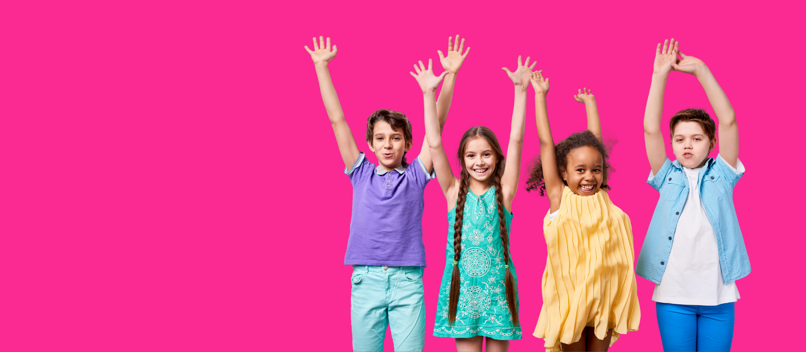 Crianças aprendendo inglês com alegria